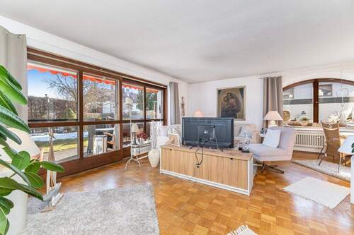 Wohnzimmer - 5 Zimmer Einfamilienhaus in Huglfing