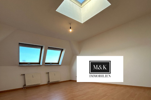 Wohnzimmer - Tageslichtbad mit Wanne - 360,00&nbsp;EUR Kaltmiete, ca.&nbsp; 64,00&nbsp;m&sup2;&nbsp;Wohnfl&auml;che