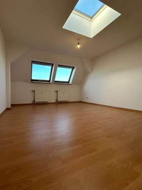 Wohnzimmer - 2 Zimmer Etagenwohnung zur Miete in Magdeburg