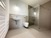 Badezimmer mit Dusche - 