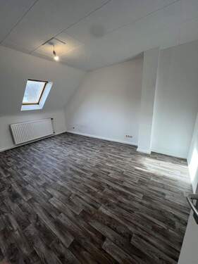 Wohnzimmer/ Schlafzimmer - 