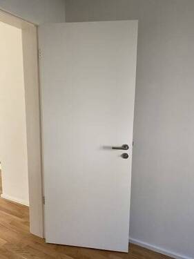 moderne weisse Türen - 