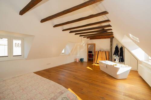 Großzügiges Schlafzimmer - 