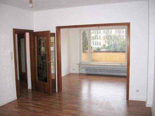 Helle geräumige Zimmeraufteilung - 8 Zimmer Mehrfamilienhaus, Wohnhaus in Bremen