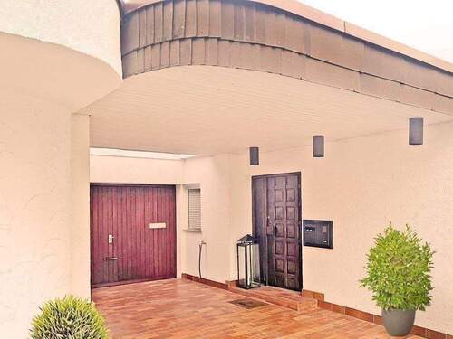 Eingangsbereich - Einfamilienhaus mit 202,00 m&sup2; in Stuttgart zum Kaufen