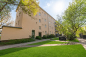 Hausansicht - Wertsteigerungs-Chance: 2-Zimmer unter 5k €m² im grünen Plänterwald - neu saniert, sofort frei