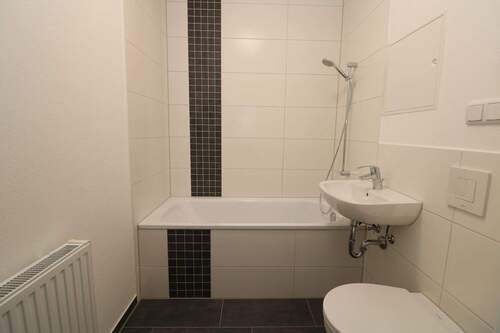 Beispiel Bad mit Wanne - In meiner Badewanne bin ich der Kapitän...neu sanierte 3-RW mit Wanne u. Balkon!!!