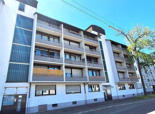 Haus Vorderansicht - 2 Zimmerwohnung mit Loggia & Tiefgaragenstellplatz in MA - Neckarau !