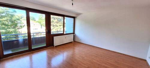 Wohnzimmer & Loggia - 2 Zimmer Etagenwohnung in Mannheim