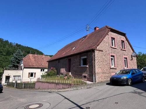 Bild 1 - +++ Charmantes Sandsteinhaus mit Scheune, Ausbaupotenzial und traumhaftem Südgarten+++