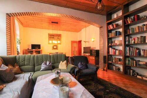 Wohnzimmer - 1 Zimmer Mehrfamilienhaus, Wohnhaus zum Kaufen in Oberhausen