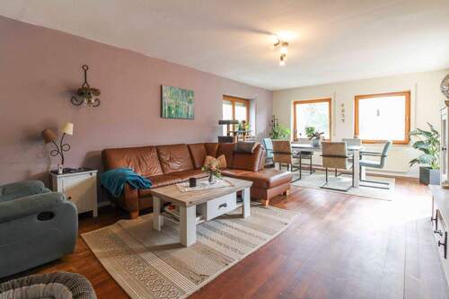 Wohnzimmer EG - Gestaltungsfreiraum für Ihre Familie: Verwirklichen Sie Ihre Nutzungsideen in idyllischer Lage