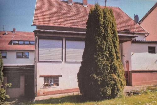 Rückseite - Freistehendes Einfamilienhaus mit Garten und Garage