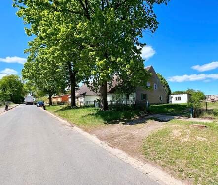Hausansicht - Großzügiges Familienhaus mit Renovierungsbedarf in Spantekow