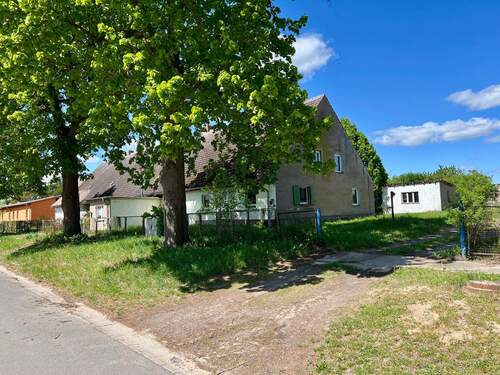 Hausansicht - 1 Zimmer Mehrfamilienhaus, Wohnhaus in Spantekow