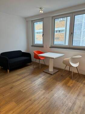 Wohnzimmer - Etagenwohnung mit 35,90 m&sup2; in Nürnberg zur Miete