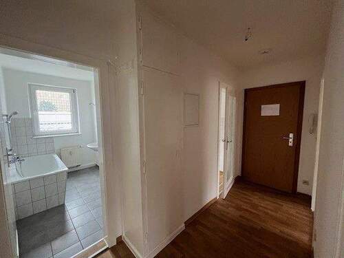 Flur.jpg - 3 Zimmer Etagenwohnung in Zwickau
