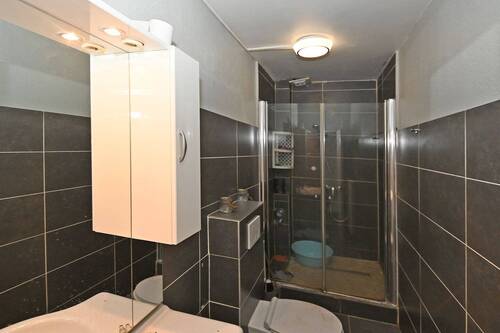 modernes Duschbad - 