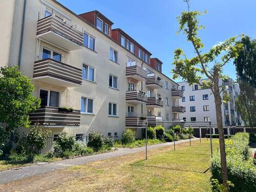 Hausansicht - 3 Zimmer Etagenwohnung zum Kaufen in Rostock