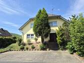 Zweifamilienhaus mit Winzerkeller/Garage - 