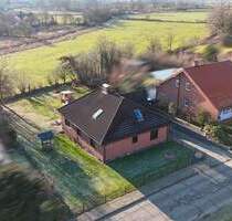 Gepflegter Bungalow mit Ausbaupotential und großem Grundstück in ruhiger Lage in Nordhastedt.