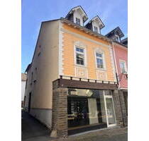 Großes, renovierungsbedürftiges Haus in Fußgängerzone, 3 Etagen, 3 Wohnungen möglich - Wissen