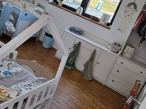 Kinderzimmer 2 mit Blick hinter das Haus / Blick in der Garten - 