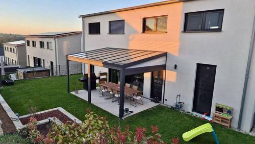 Gartenansicht, Terrasse mit Überdachung & 4 elektrischen Rollos für jede Seite - 