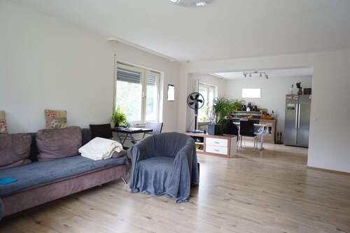Wohn-/Esszimmer im Erdgeschoss - 1 Zimmer Mehrfamilienhaus, Wohnhaus in Gomaringen