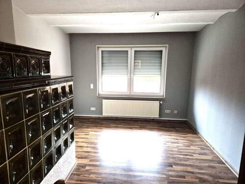 Kaminzimmer - Großzügige EG-Wohnung in gepflegtem 3-Familienhaus inkl. Garage