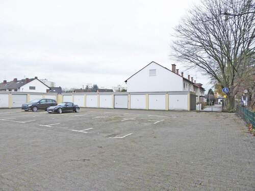 Garagen und Parkplatz Kopie - 