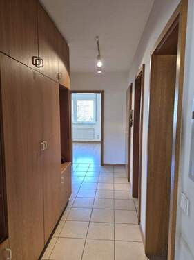 Flur mit Einbauschrank - 