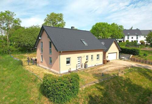 1.JPG - Hochwertiges Einfamilienhaus in massiver Bauweise mit großem Grundstück und durchdachtem Wohnkonzept