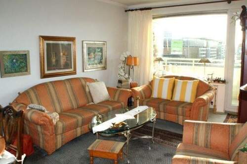 Blick über die City mit Balkon - 2 Zimmer Etagenwohnung zum Kaufen in Bremen