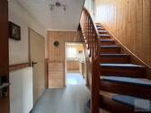 EG – Eingangsbereich mit Treppe zum OG - 