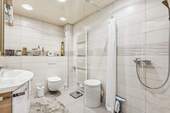modernes Badezimmer - 