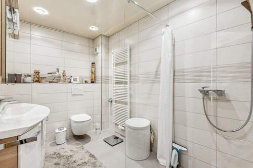 modernes Badezimmer - 