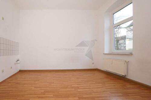 Wohnzimmer mit offener Küche (2) - 1 Zimmer Etagenwohnung zur Miete in Zwickau