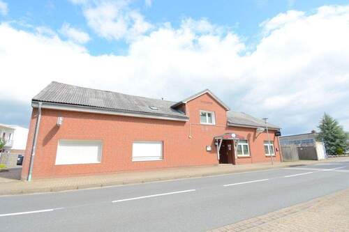 Außenansicht - zentral gelegene Gewerbeimmobilie oder Bauplatz für Mehrfamilienhaus mit 2 Vollgeschossen