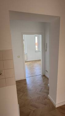 Flur Richtung Schlaf- & Badezimmer - Etagenwohnung mit 47,90 m&sup2; in Erfurt zur Miete