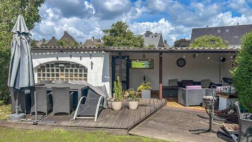 21. Terrasse und Gartenhaus - 
