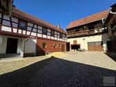 Innenhof – Wohnhaus und Scheune mit Garage - 9 Zimmer Bauernhaus, Landhaus in Rudolstadt