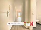 Zentraler Flur - Neubau-Wohnung am Waldrand l Westbalkon l Wärmepumpe l Fußbodenheizung