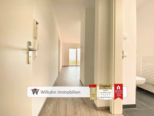 Zentraler Flur - Neubau-Wohnung am Waldrand l Westbalkon l Wärmepumpe l Fußbodenheizung