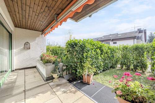 Terrasse vorne - 5 Zimmer Einfamilienhaus in Kornwestheim