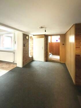 Zugang Teilkeller u. Durchgang zum Wohnbereich - 