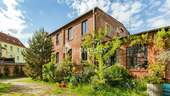 Außenansicht 1 - 3.098 m² Privat-Ensemble: 364 m² Ziegelwohnhaus, ausbaubare Industriehallen & großer Garten