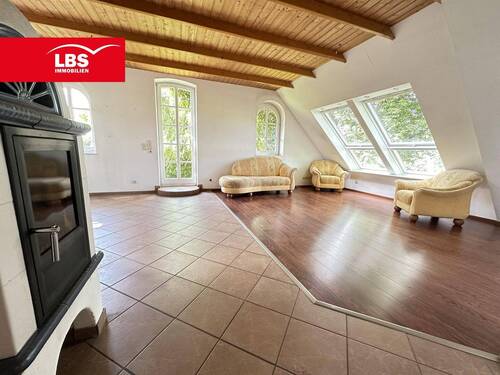 Großzügiges Wohnzimmer - Charmante Eigentumswohnung im ländlichen Bereich Löhne-Mennighüffens.