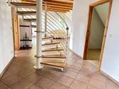 Treppenaufgang - 5 Zimmer Etagenwohnung zum Kaufen in Löhne