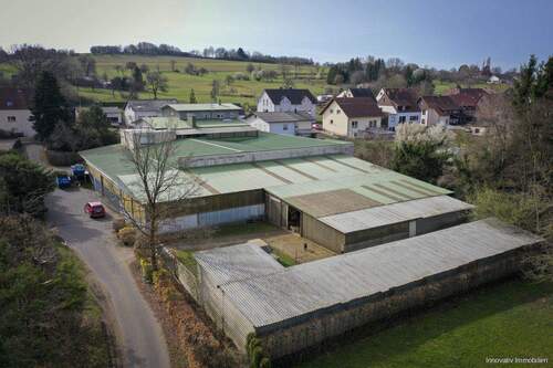 Draufsicht Wohnhaus mit Hallen - 